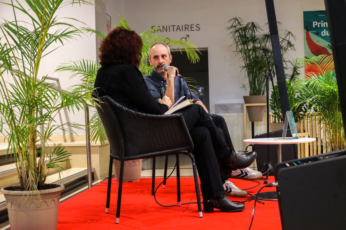 PDLGrenoble's tweet photo. Quelques photos de la rencontre d'ouverture du Printemps du Livre avec Colin Niel à la bibliothèque d'étude et du patrimoine hier soir. Un grand merci à tous d'être venus si nombreux !
Rencontre animée par Fanette Arnaud
Photos d'Ariane Poillet
#PDLGrenoble2023 @VilledeGrenoble https://t.co/hlbNW6LERj