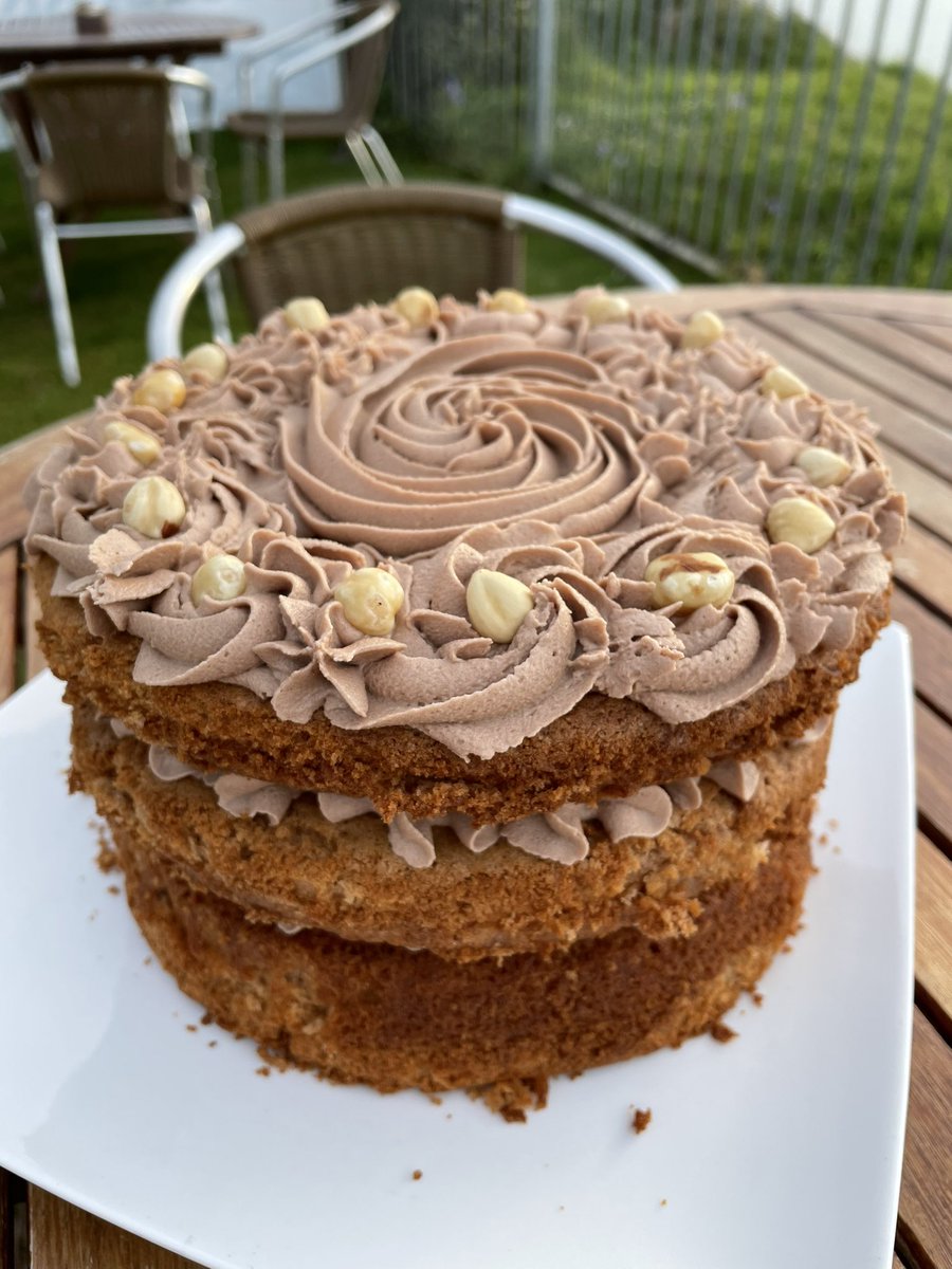 Blueberrys_cafe's tweet photo. Cakes for tomorrow are Nutella, Blueberry Crunch, St. Clements and GF Victoria Sponge 

#blueberryscafe #cakesofinstagram #homemadecake🎂 #cake #iow #yummy #homemade #tasty #delicious #seeyoufriday #bakedwithlove #cafewithaview #cakewithaview https://t.co/RqCeTec0E7