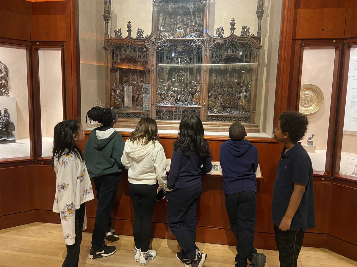 MsSansone1's tweet photo. A beautiful day at the ROM with our grade 3/4 class. The students loved extending their learning on Early Societies and Communities in Canada. Thank you @scopell2 for organizing a FUN day of learning 🦇🌵🪨🌼💫🐝 @StBernardsTCDSB @LeoBevilacqua1 https://t.co/MRlIgIoSdr