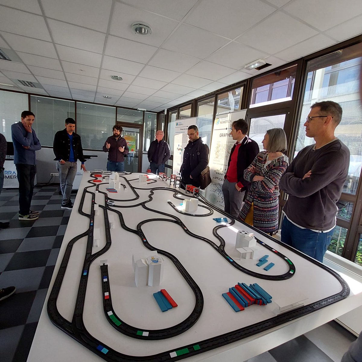 Terra_Numerica's tweet photo. Formation @DranePaca - Terra Numerica pour les professeurs du secondaire @AlpesMaritimes

1⃣ Conférences sur l'histoire des algorithmes et de l'IA
2⃣ Pendule inversé
3⃣ Machine IA
4⃣ Tri et recommandation

@CNRS_DR20 @inria_sophia @Univ_CotedAzur @Laboratoire_I3S @AcademieNice https://t.co/6GLLR2UBFi