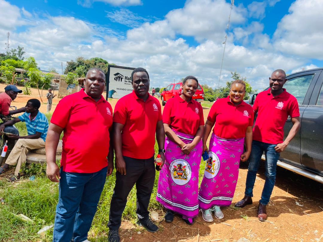 Today, the ACB Director General Ms. Martha Chizuma led Bureau officers to cheer and support almost 300 cyclone Freddy victims at Luangwa Camp in Mulanje District. #Resist #Reject #Report corruption now. #EndCorruption #AntiCorruptionBureau m.facebook.com/story.php?stor…