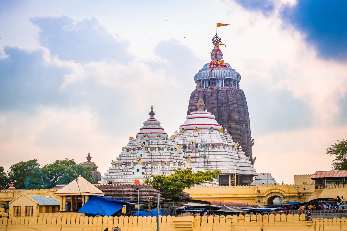 AMITABHTHAKUR21's tweet photo. #रामनवमी के अवसर पर #जगन्नाथ मंदिर का मनोरम दृश्य… सजावट। सभी को शुभेच्छा और बधाई। जय श्री राम 🙏 जय जगन्नाथ 🙏 @SJTA_Puri @JagannathaDhaam #RamaNavami https://t.co/aTzRafd7Fy