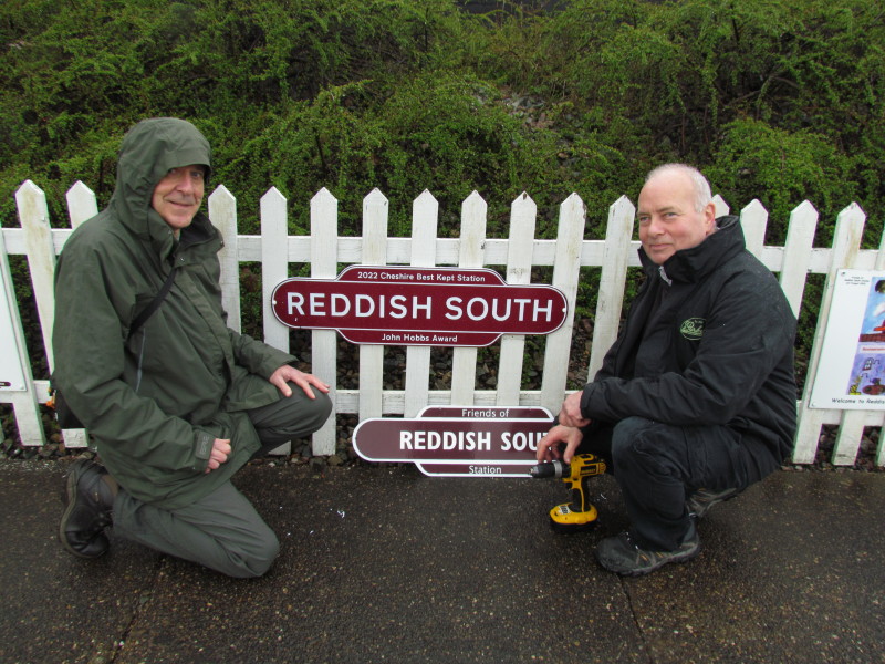 The Friends of Reddish South Station are celebrating #CheshireDay with the presentation and installation of their @BestKeptStation John Hobbs award.

The Cheshire Flag which is also brightening up a rather dreary weather day!

Well done to all at @DavdotFo