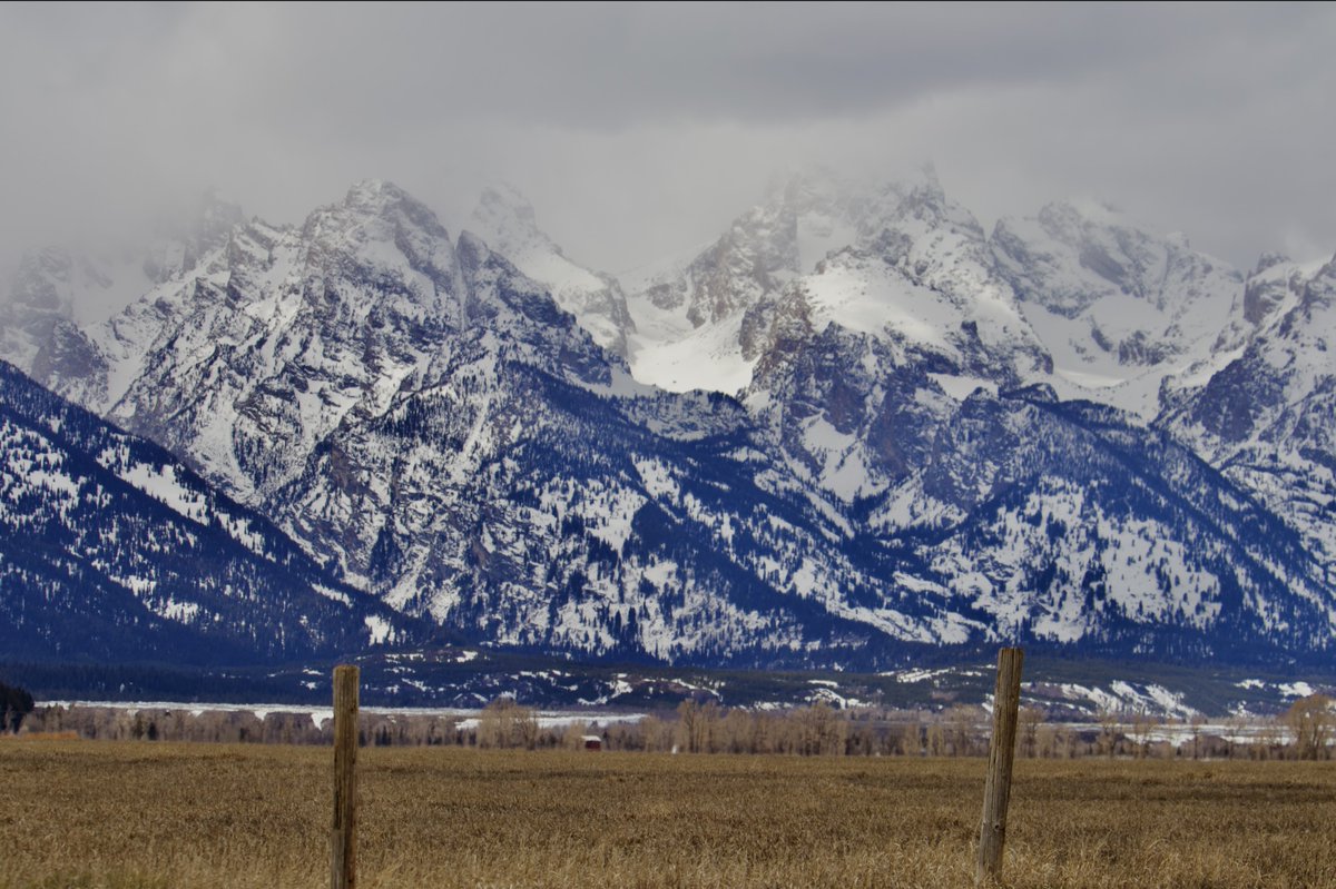 Throw back Thursday 📷🏔️🤍.

#Wyoming #GrandTeton #ThrowbackThursday #thursdayvibes #photooftheday #PHOTOS #photography #canonphotography #Canon #CanonFavPic #GoodMorningTwitterWorld #mountainpeak #aesthetic