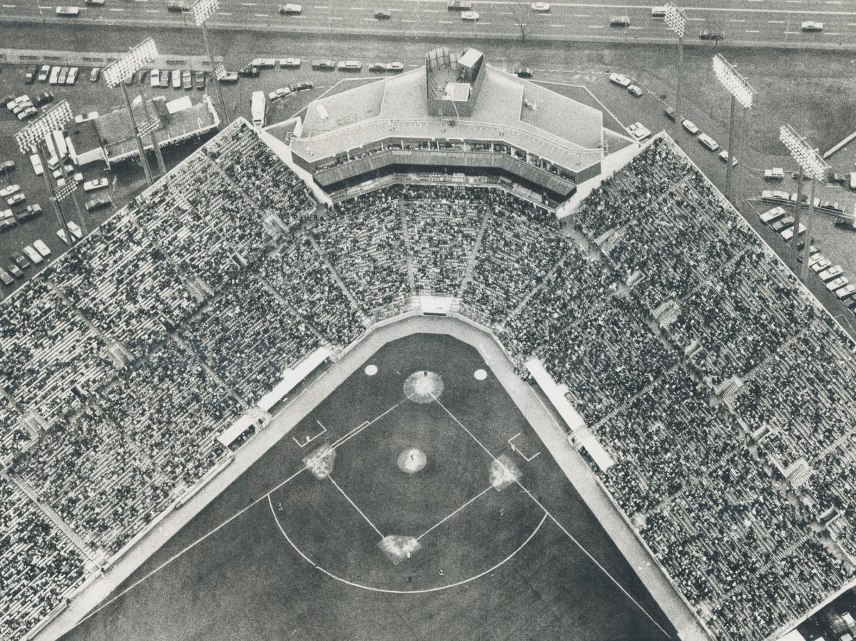 CraigBaird's tweet photo. It is opening day for the Toronto Blue Jays. 
So, let's journey back in time to the first Blue Jays  game back on April 7, 1977.
A total of 44,649 fans came out including Foster Hewitt &amp; Anne Murray on the snowy day to see the Jays win 9-5 over the White Sox

📸Toronto Star https://t.co/EbJ8cOMEHu