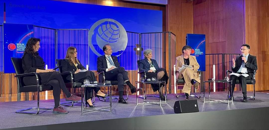 Deputy Secretary(Industry) Adrian Chua spoke on Singapore's efforts in the energy transition at #betd23, reaffirming support for international trade, renewables, and sustainable, green solutions for businesses
<a href="/MTI_Sg/">MTI Singapore</a> <a href="/AuswaertigesAmt/">Auswärtiges Amt</a>
#Energiewende #SGGreenPlan