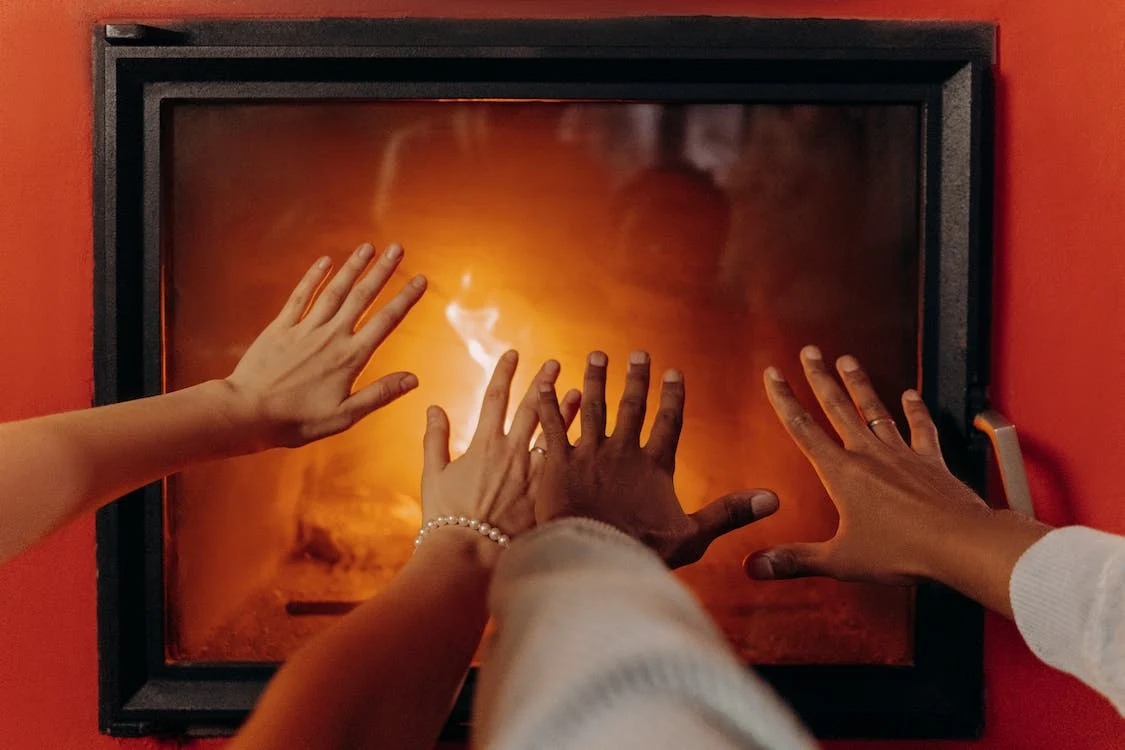 1005CRUZFM's tweet image. According to a poll, couples have an average of 2 date nights a week and "A Night In Together" is one of the most popular date options. Do you think that counts as a date? Does it depend? 
Poll: lnkr.fm/YyQrP

#DateNight #ANightIn #ymm #StevRev