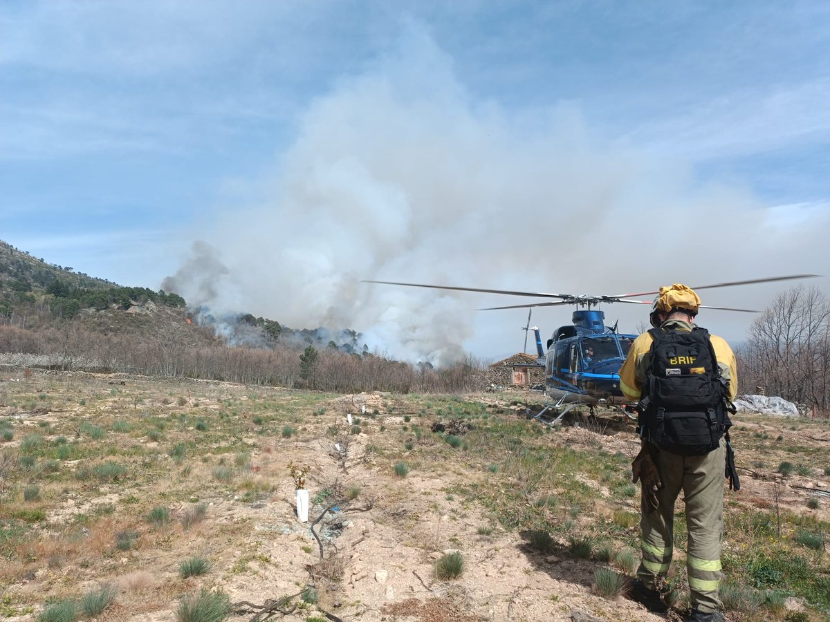 AT_Brif's tweet photo. @BRIF_PINO @mitecogob 16:12 | #IFNavaconcejo #Cáceres
Los compañeros de @BRIF_PINO ya se encuentran en la zona, se unirán a medios de @PLANINFOEX
🌲🔥⛏️👨🚒🧑🚒 https://t.co/qAlNZdtEOa