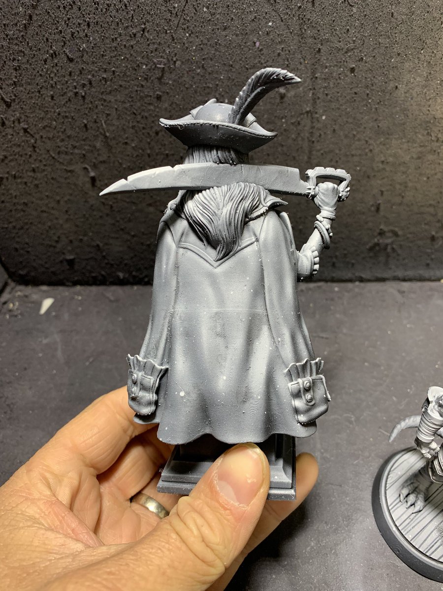 #WIP of the <a href="/lootstudios/">GF</a> Eleanor bust… value sketch is done!  Next step is going to be working on the eyes and skin, using an expanded Zorn palette of just Titanium White, Ivory Black, Cadmium Red Medium, Yellow Ochre, &amp; adding Ultramarine Blue.  Maybe paint in a video/stream?🤔