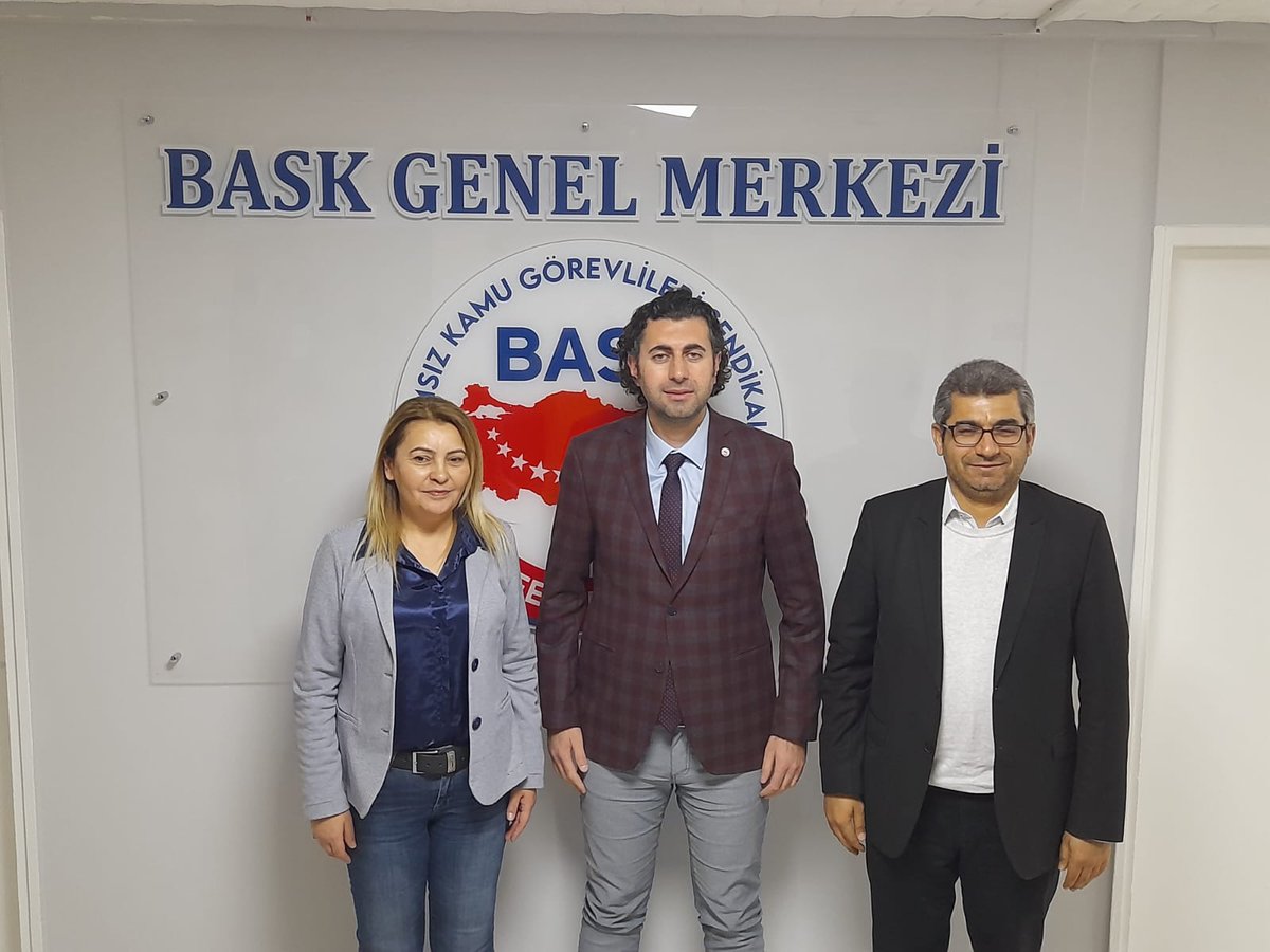 alper_ogretici's tweet photo. Meslek Eğitimcileri Usta Öğreticiler Federasyon Başkanı @Dilek_hoca35 ile AES Pursaklar İlçe Başkanımız Mustafa Çelik 'ı ağırladık. Meslektaşlarımızın sorunları hakkında fikir alışverişinde bulunduk. MEB’e bağlı çalışan kadrosuz usta öğreticilerin; iş güvencelerinin, kıdem tazminatı haklarının, sosyal güvencelerinin olmaması ve çok düşük ücretlerle çalıştırılması kabul edilemez.