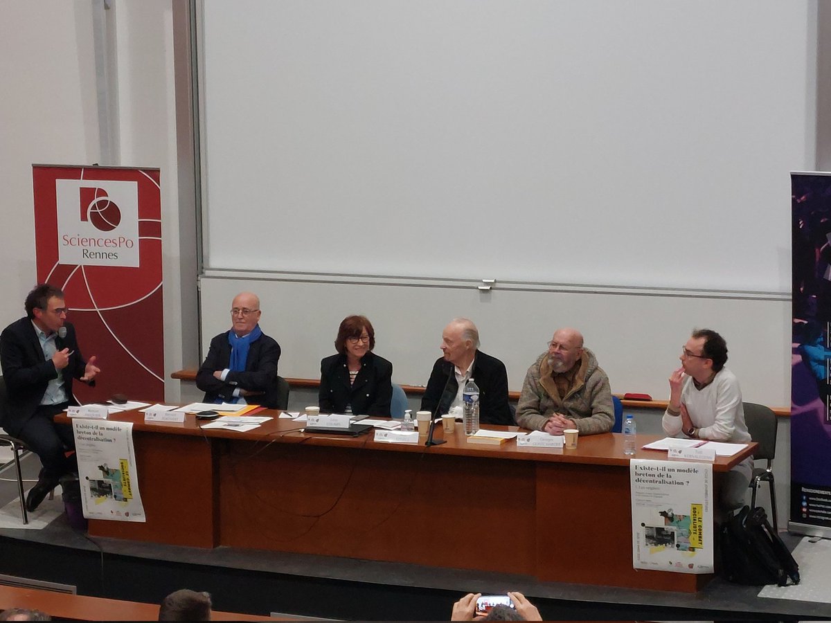 En clôture de cette journée d'études, table-ronde sur "décentralisation, aspirations démocratiques et singularités culturelles". Merci à <a href="/StivellAlan/">ALAN STIVELL</a>, <a href="/lenalouarn1/">lena louarn #GwennHaDu</a>, Bernard Poignant et Georges Gontcharoff pour leur présence.
<a href="/SPRchaireTMAP/">Chaire TMAP</a> <a href="/BCDsevenaduriou/">B_C_D</a>