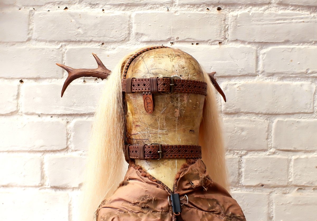EmpiricEmporium's tweet photo. Handmade Leather Mask, Skin Mask, Witch Mask "Illa Saltatrix"
https://t.co/MFGAb8xzFX
https://t.co/Ib8fVBuFzN
https://t.co/vzq5SdkfHi
https://t.co/iDMqlhXI12
#HandmadeMask #TraditionalMask #LeatherMask #HorrorMask #MaskCosplay #Mask #Horror #DemonMask #Leathercraft #WitchMask https://t.co/eJx6UC0DCz