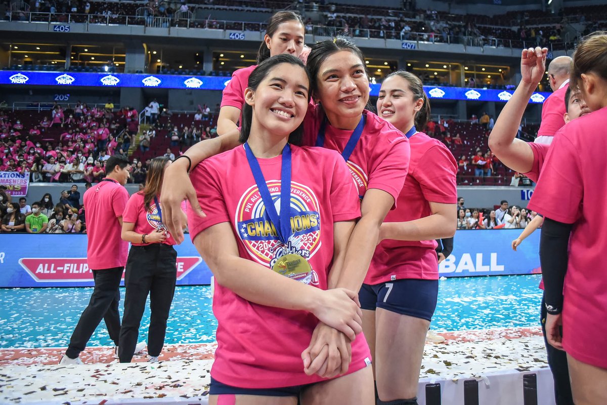 pvlph's tweet photo. #LOOK CREAMLINE CELEBRATION

#PVL2023 #TheHeartOfVolleyball

MORE EXCLUSIVE PHOTOS HERE >> https://t.co/fh7vDnbWLy https://t.co/CQOuphKpDl