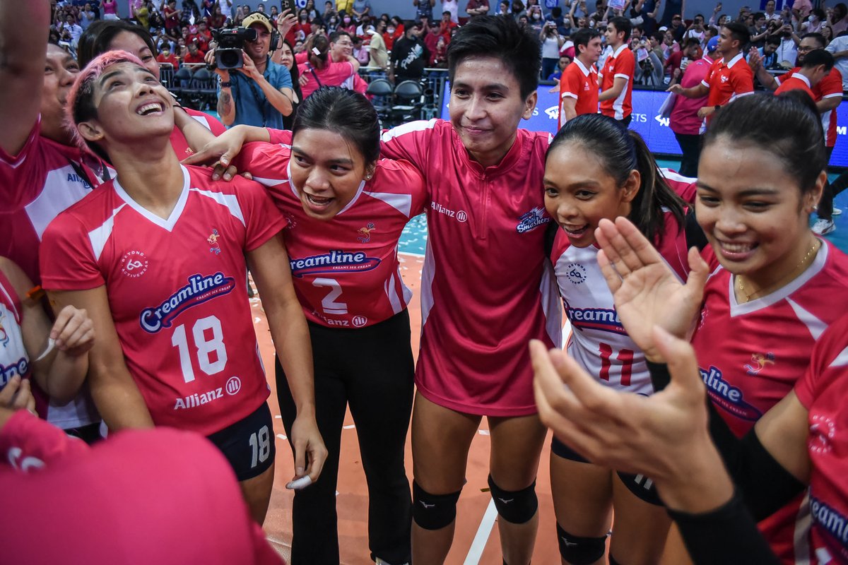 pvlph's tweet photo. #LOOK CREAMLINE CELEBRATION

#PVL2023 #TheHeartOfVolleyball

MORE EXCLUSIVE PHOTOS HERE >> https://t.co/fh7vDnbWLy https://t.co/CQOuphKpDl