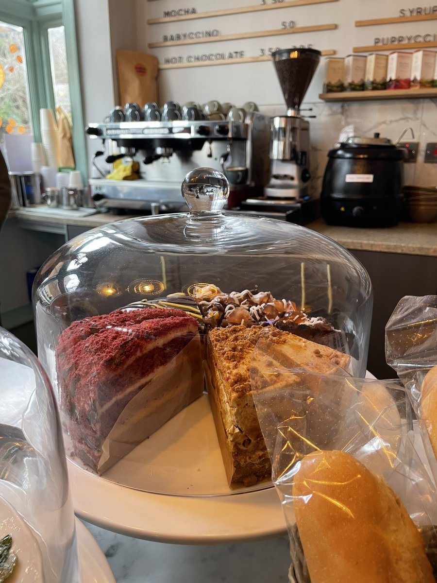 WillowCafeKew's tweet photo. Indulge in our freshly baked pastries and cakes that will melt in your mouth with every bite! Perfectly paired with a warm cup of coffee or tea 🍰🧁🥐 

#thewillowcafekew https://t.co/bPX0M4o81N