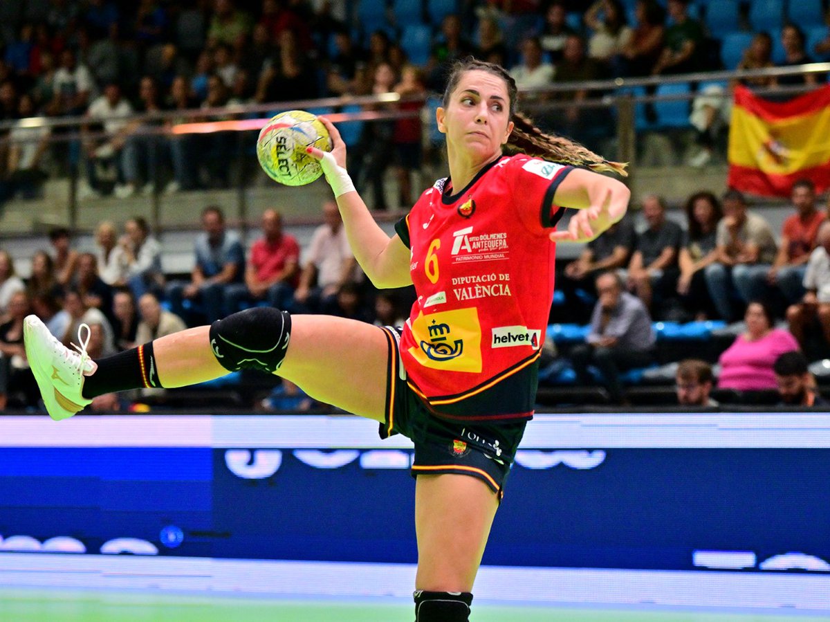 FICHAJES | La central española <a href="/Carmencc9/">Carmen Campos</a> jugará en el Borussia Dortmund alemán a partir de la próxima temporada.