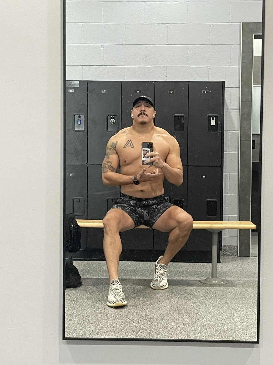 tuffguy3's tweet image. Come have a seat I wanna chat a bit.