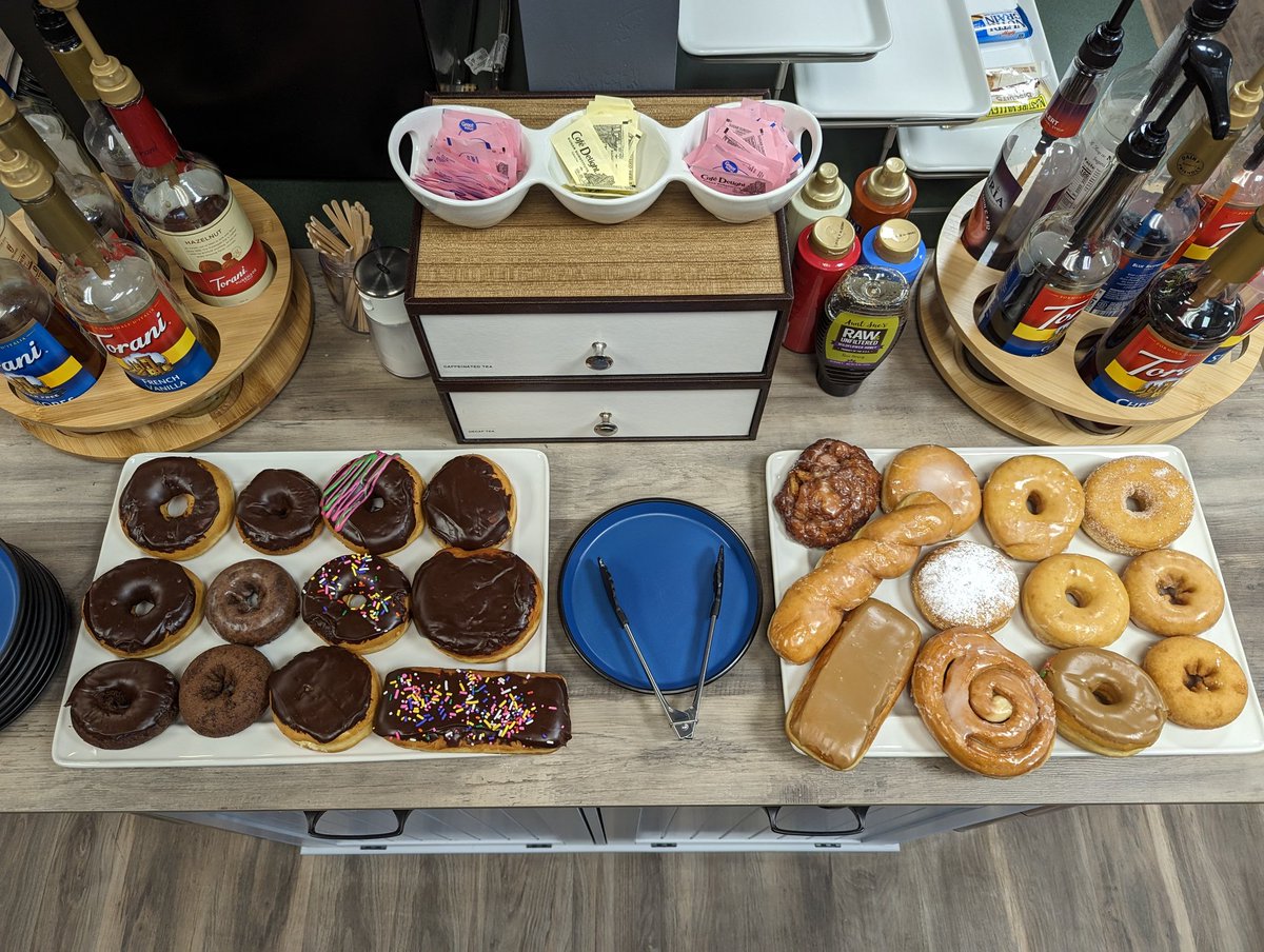 SpokeCoworking's tweet photo. The doughnut wars have begun. Chocolate vs non-chocolate - who will win? https://t.co/uTeNvZS5JW