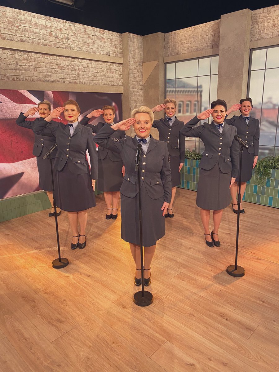 TheDDayDarlings's tweet photo. #THROWBACKTHURSDAY🔙
We’re throwing back a couple of weeks with some #BehindtheScenes snaps from filming @bbcsml
#throwback #throwbackthursday #BTS #BBC #SundayMorningLive #TV #newsingle #exclusive #exclusiveperformance #firstlisten #music 📸 https://t.co/EYsJfoYzp3