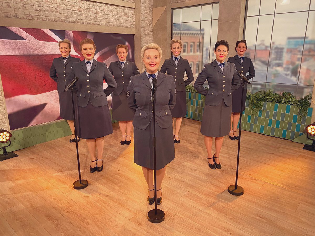 TheDDayDarlings's tweet photo. #THROWBACKTHURSDAY🔙
We’re throwing back a couple of weeks with some #BehindtheScenes snaps from filming @bbcsml
#throwback #throwbackthursday #BTS #BBC #SundayMorningLive #TV #newsingle #exclusive #exclusiveperformance #firstlisten #music 📸 https://t.co/EYsJfoYzp3