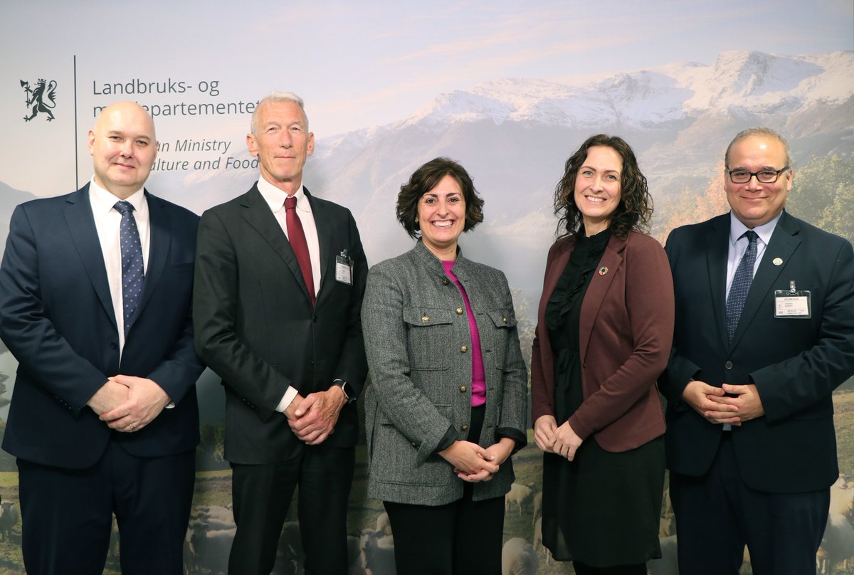Landbruks- og matdepartementet (@landbrukogmat) on Twitter photo Norway and <a href="/FAO/">Food and Agriculture Organization</a> share common goals and priorities: food security and agricultural development🌱
Topics for the meeting were global food security, and FAO and Norway’s collaboration🌿
<a href="/BethBechdol/">Beth Bechdol</a>, <a href="/MaximoTorero/">Maximo Torero</a>, <a href="/reinpaulsen/">Rein Paulsen</a> and Alexander Jones. Norway and <a href="/FAO/">Food and Agriculture Organization</a> share common goals and priorities: food security and agricultural development🌱
Topics for the meeting were global food security, and FAO and Norway’s collaboration🌿
<a href="/BethBechdol/">Beth Bechdol</a>, <a href="/MaximoTorero/">Maximo Torero</a>, <a href="/reinpaulsen/">Rein Paulsen</a> and Alexander Jones.