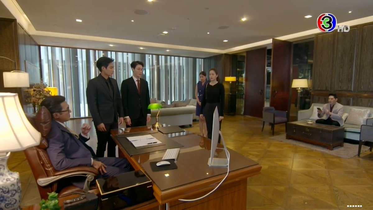 destinytuaperd's tweet photo. ในห้องนี้ยกเว้นรีน่า แฮพพิรุธไปหมดเลยนะคะ 
#ใต้เงาตะวันep2 https://t.co/iJchMQpV6u