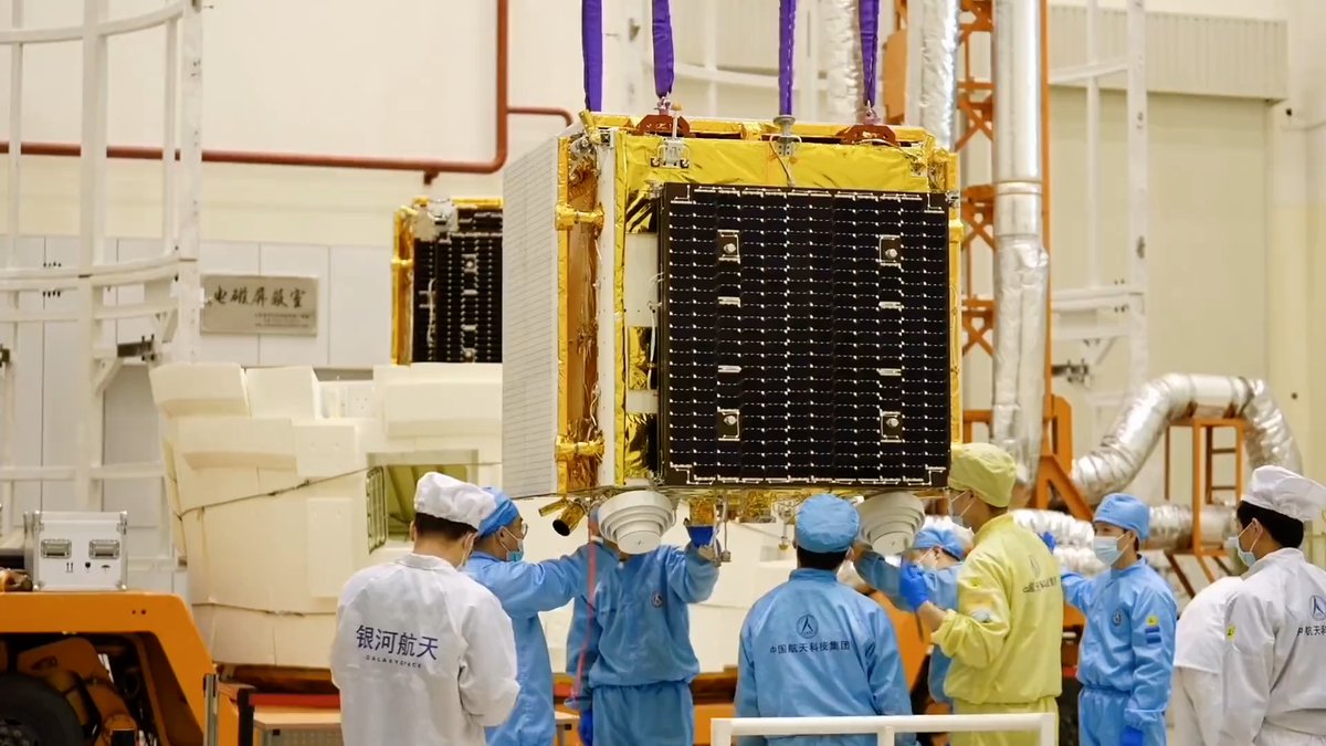 wulei2020's tweet photo. The 4satellites launched Thursday will form phase I of #PIESAT1 constellation, which is the world's #first wheel-shaped SAR satellites constellation.
It can complete high-precision topographic mapping in 1:50000 scale, & monitor #millimeter-level surface deformation measurement. https://t.co/N5B2ES6tR8