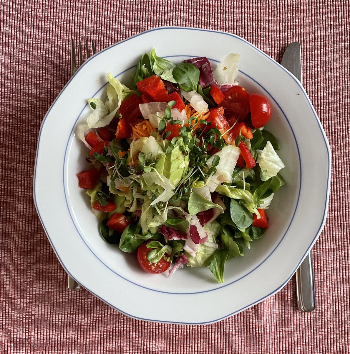 daddy_gentleman's tweet photo. Just had a belated lunch after my lunch break shopping tour in downtown Munich! Enjoyed a delicious meal of #Azukibeans with mashed potatoes, salad, #energyballs, and #glutenfreecookies for dessert 🍴😋 #foodie #MunichEats #healthyfood https://t.co/5Ho4YbFFEc