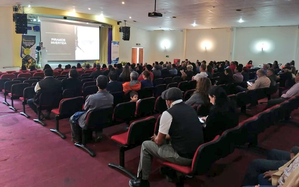 SEREMI <a href="/MinagriValpo/">Seremi de Agricultura Valparaíso</a> <a href="/Yolycisternas/">Yolanda Cisternas</a> participando en Primer Seminario del Programa #SAT de <a href="/INDAPValparaiso/">INDAP Valparaíso</a> #PotenciandoElDesarrolloRural en #LaLigua
¡Junto a la comunidad trabajando en conjunto para levantar la pequeña agricultura!🚜 💪👏👩🏻‍🌾👨🏽‍🌾
Gran convocatoria!