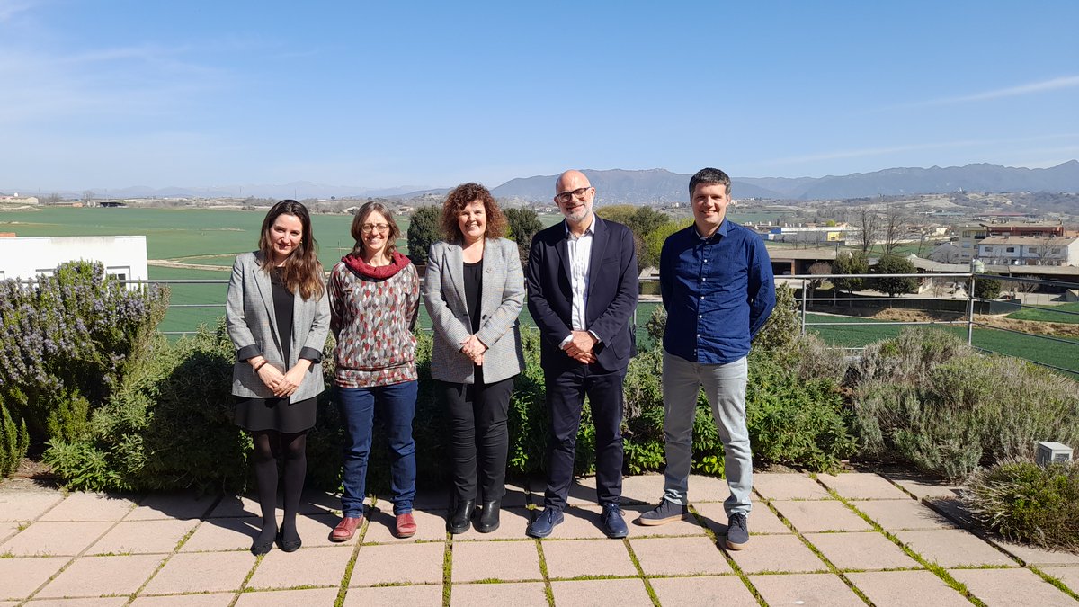 Anthesis_ESP's tweet photo. 📅Avui hem tingut el plaer de rebre la visita d’Anna Barnadas i López (@abarnadas), Secretària d’Acció Climàtica, al nostre #ecoedifici de Manlleu. @accioclimatica https://t.co/biakfL6AFp