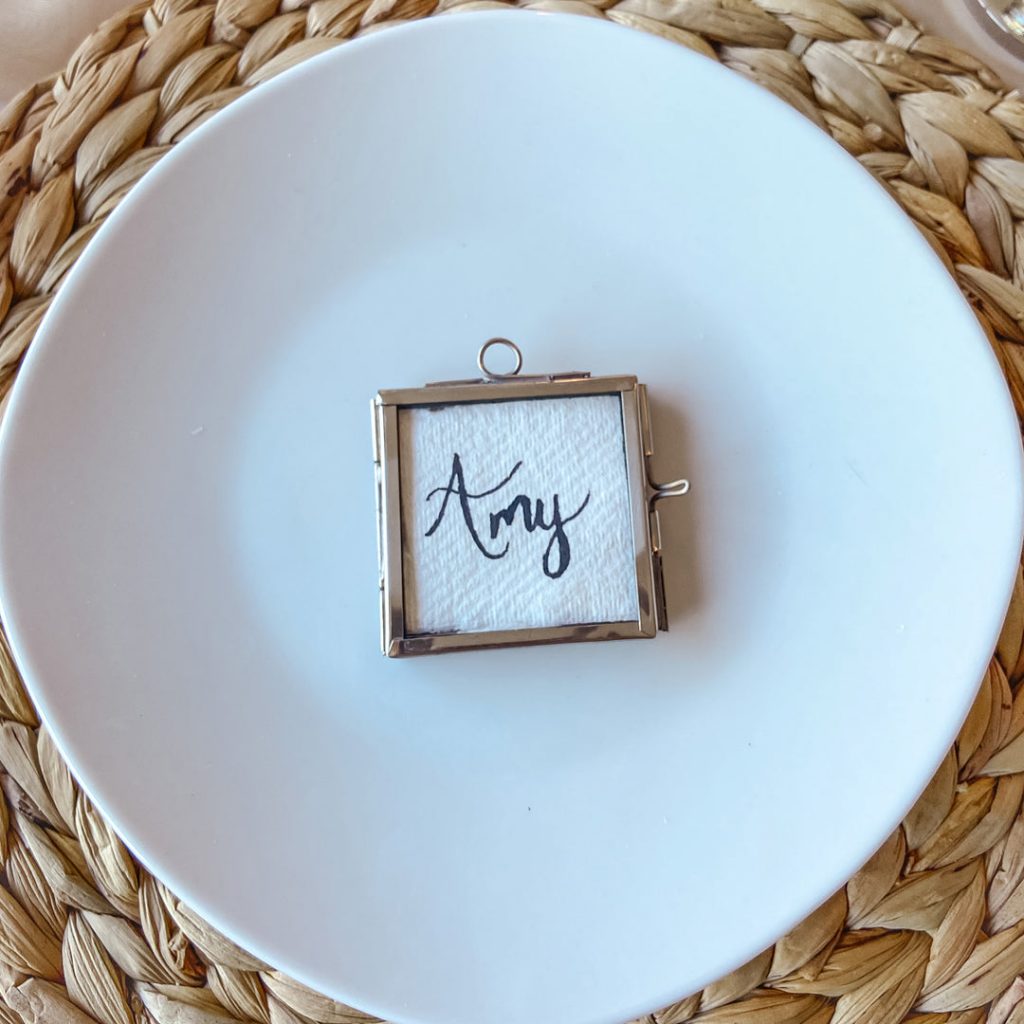 Silver Place Settings For Wedding – Silver Frames Place Cards blog.theweddingofmydreams.co.uk/2023/03/silver…