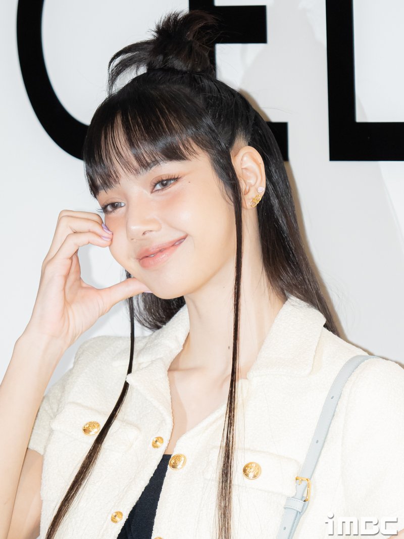 imbcenews's tweet photo. 블랙핑크 리사, '미소천사' #블랙핑크 #BLACKPINK #리사 #LISA [iMBC 직찍 6장]
https://t.co/krXlruPhTn https://t.co/vgVVTrCFSN