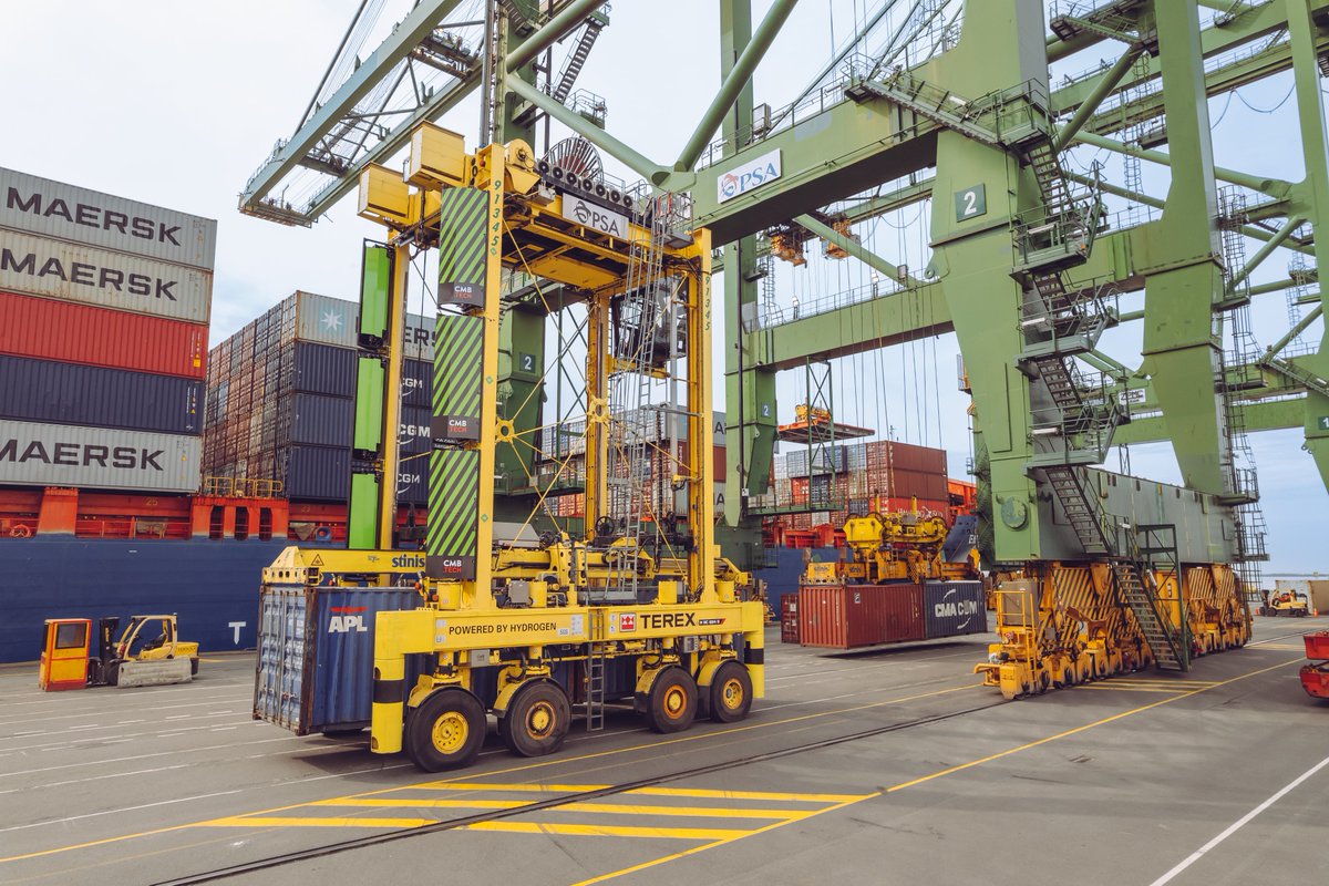 ATS and CMB.TECH Launch World’s First Hydrogen Dual Fuel Straddle Carrier! ⚡️

🎬 View our teaservideo here: lnkd.in/eSYiTSC4  
👀 Read our press release here: lnkd.in/ePBkFeCW
⸺ 
#cmbtech #ats #straddlecarrier #DFSC23  
#webringhydrogentotheindustry