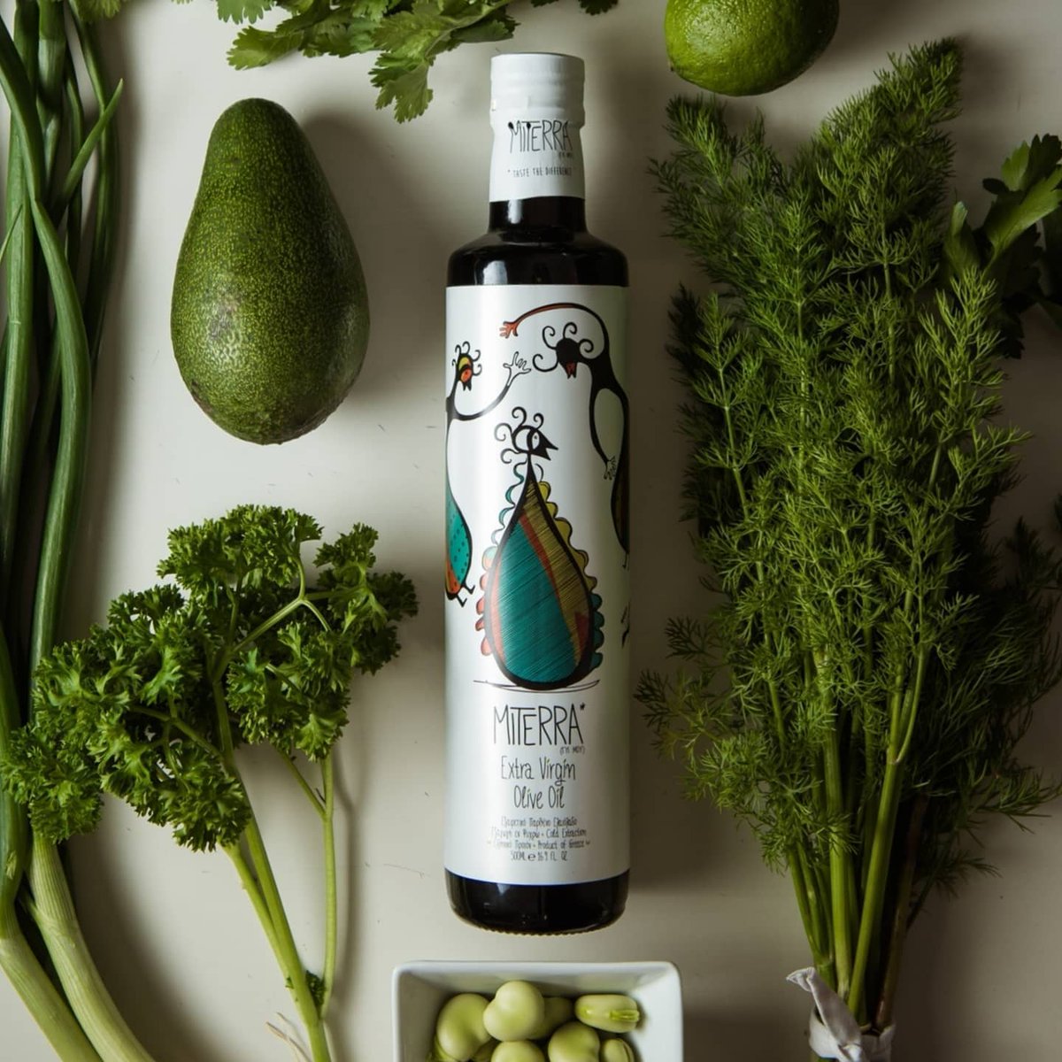 grecoroots's tweet photo. A monovarietal #Cretan extra virgin olive oil with Koroneiki variety. What makes it so special? #Koroneiki is known for its robust flavor. This #olive has a unique flavor profile... peppery with a pleasant bitterness, caused by the high amount of polyphenols.  #grecoroots https://t.co/H0F2iihjXx