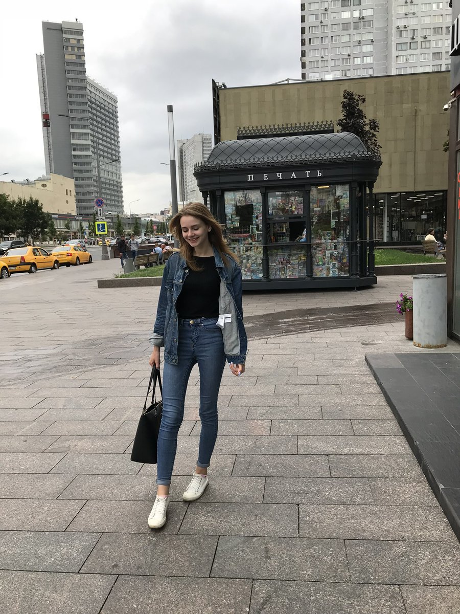 галя tweet media