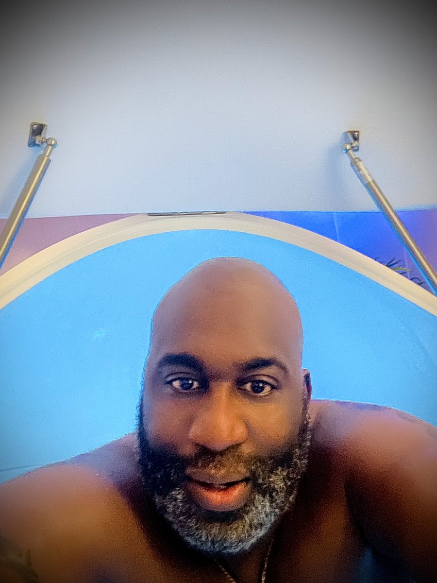 TopherBeee's tweet photo. 2hrs floating in the dark and silence and it was absolutely bliss! I recommend hiding from the world once in a while #floattank #metime #birthdaybliss https://t.co/526brujURW