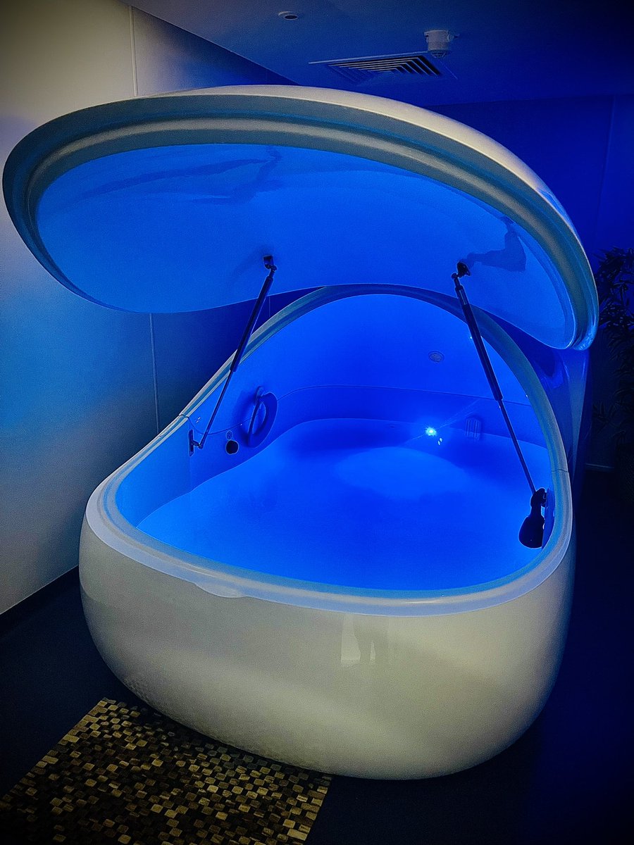 TopherBeee's tweet photo. 2hrs floating in the dark and silence and it was absolutely bliss! I recommend hiding from the world once in a while #floattank #metime #birthdaybliss https://t.co/526brujURW