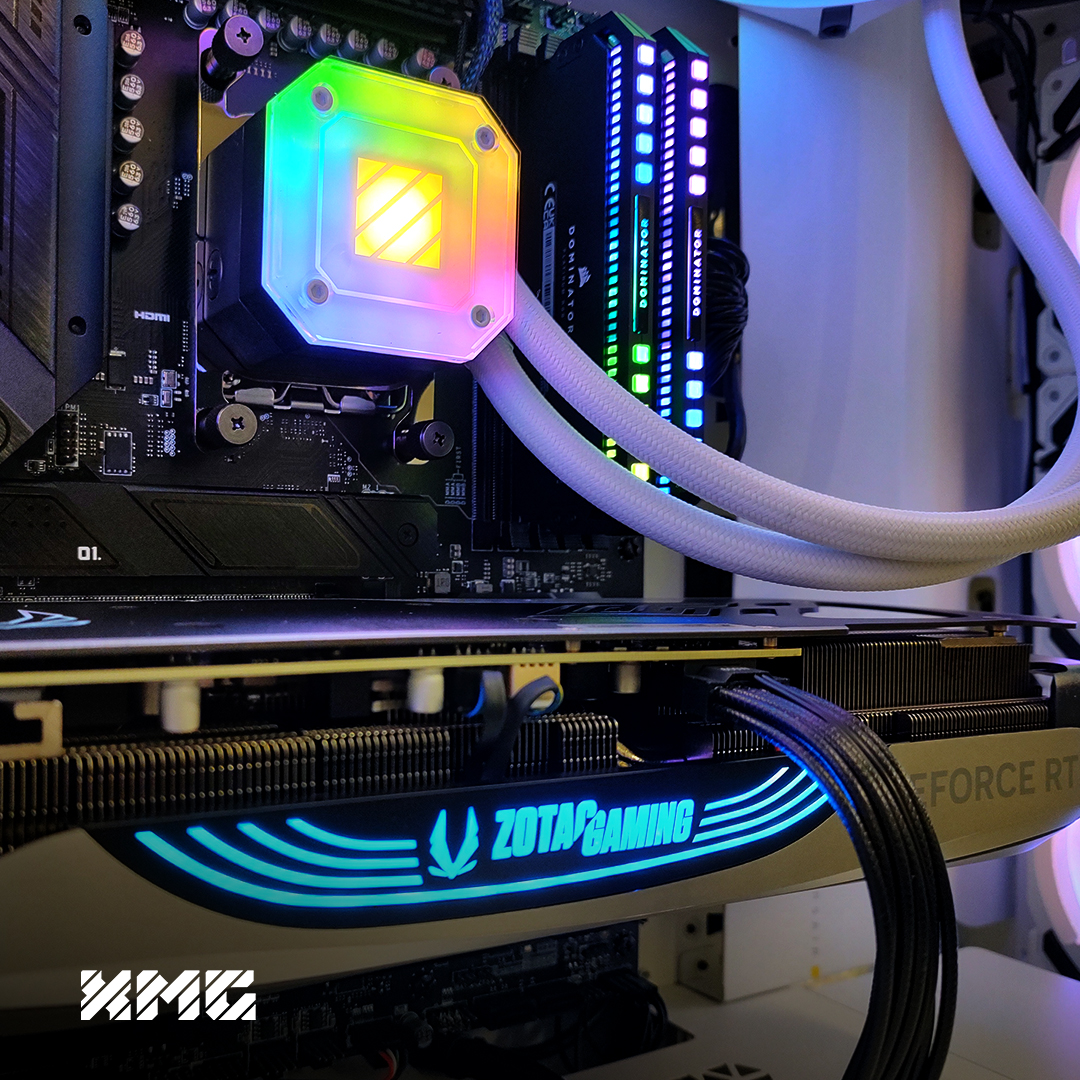 xmg_gg's tweet photo. Eiskalter Look mit weißen Kabeln, perfekt gekühlt und mit reichlich RGB - High-End-Performance inklusive! Dein neuer #XMG-Desktop PC individuell für Dich gefertigt! 😍
🔥 Klick: https://t.co/fOmvf7HdNT
#XMGSECTOR #XMGTRINITY #XMGUNIFY #Gaming #GamingPC #Intel #AMD #NVIDIA https://t.co/9JgFLP1kMy