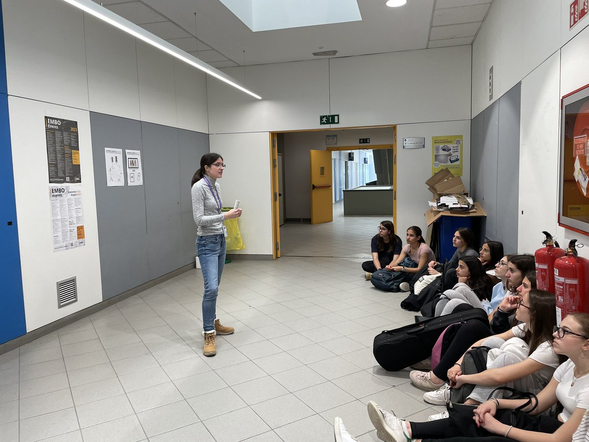 mcorominasb's tweet photo. Avui tenim visita de l'alumnat de 4t ESO de la branca de bio @EscolaThauBCN a @IRBBarcelona Ens encanta poder explicar la nostra ciència i obrir els nostres labs. I fer cantera de futures cientifiques i cientifics! 🔬🧬👩‍🔬🧑‍🔬 https://t.co/qFmq9XK2PT