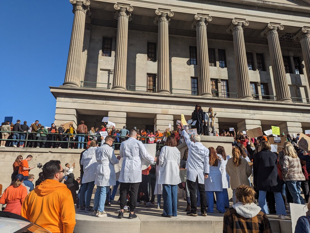 beccastin's tweet photo. @BillLeeTN @MarshaBlackburn @AndyOgles Large group of ER doctors rallying for common sense gun control https://t.co/oWB6usPcog