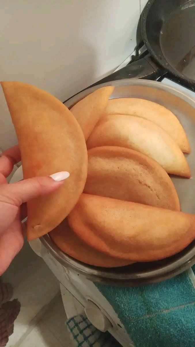 Luishrnandez's tweet photo. Te imaginas hacer empanadas y que te queden así de perfectas???????. Naguevona, otro nivel. 🏌️‍♂️ https://t.co/PselL6bps3