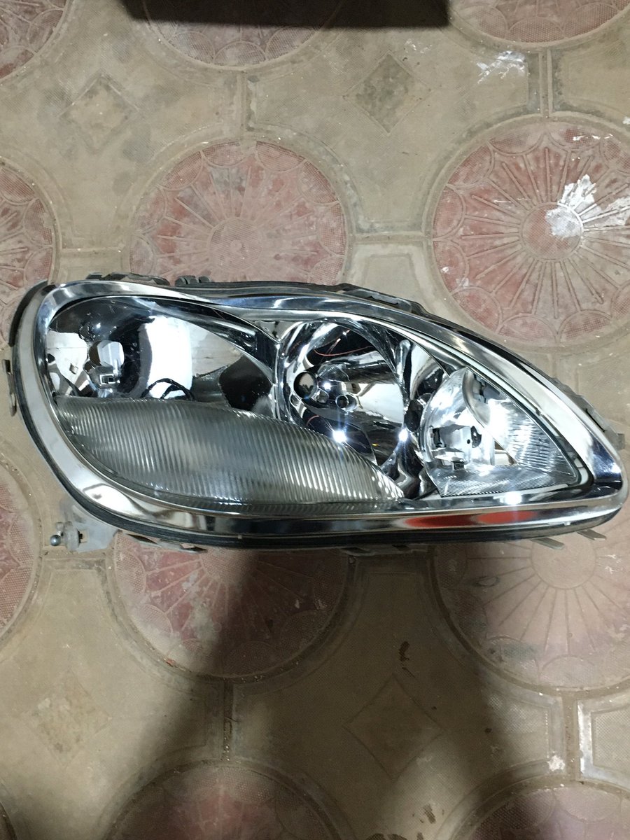 نظافة داخلية
مراجعة الضفيرة الداخلية للفانوس
لسيارة Mercedes Benz