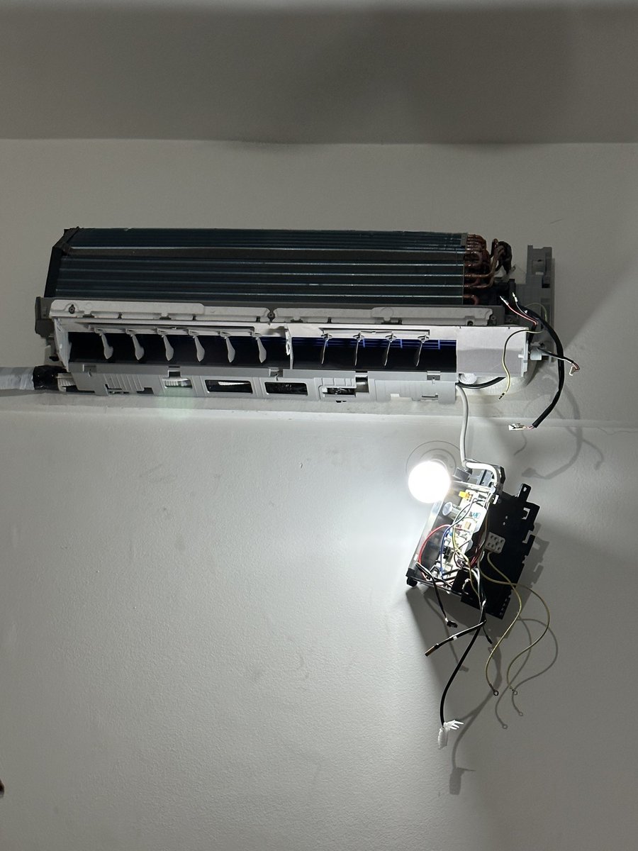 otspkn_intrvrt's tweet photo. Worst service by @CarrierHVAC .. its not even a month and look at the images what is happening to AC. People who came for installation did the damage

Anything to say @CarrierHVAC https://t.co/E9j2yclUmv
