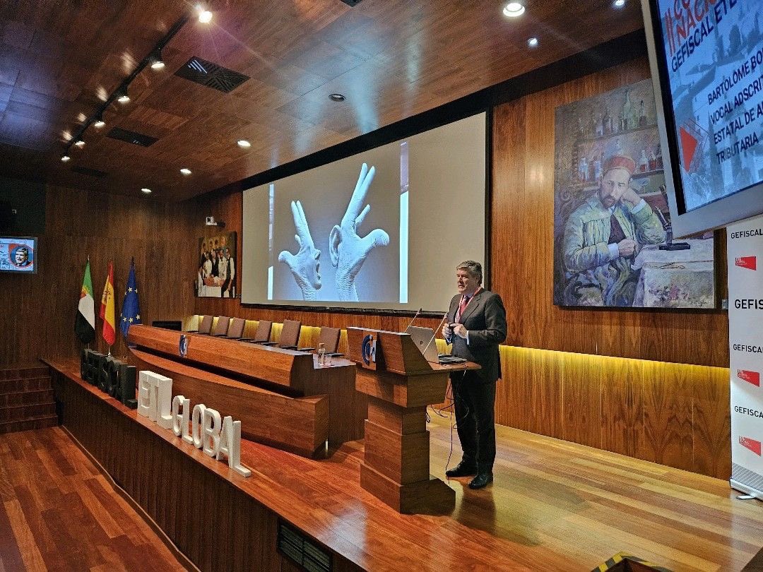 bartolomebz's tweet photo. Momentos de mi ponencia sobre los inspectores robot de la Agencia Tributaria en la II Asamblea Nacional de @gefiscal https://t.co/BYm5HY8APM