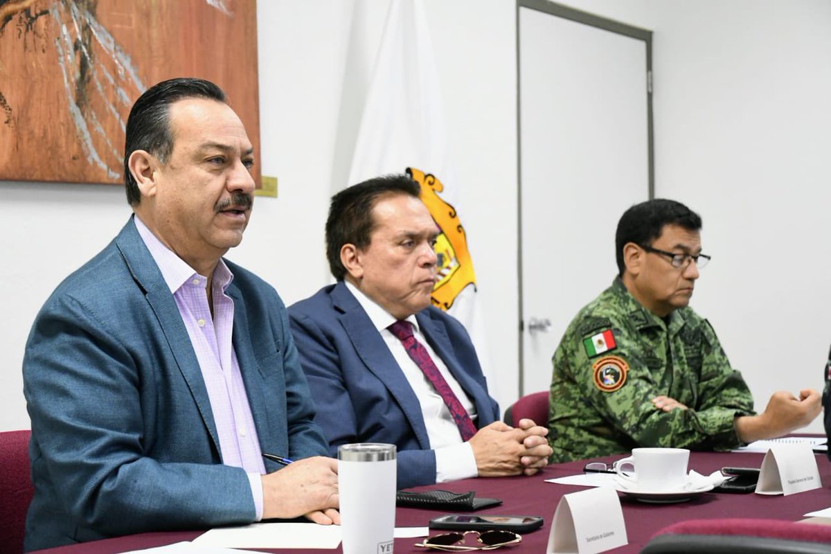 SegobCoahuila's tweet photo. Este #jueves en la Mesa de #Seguridad, encabezada por autoridades estatales, federales y las Fuerzas Armadas, se contó con la presencia del @INECoahuila y se dio seguimiento al trabajo coordinado para brindar seguridad, antes, durante y después del proceso electoral en #Coahuila. https://t.co/sDwP4nCed8