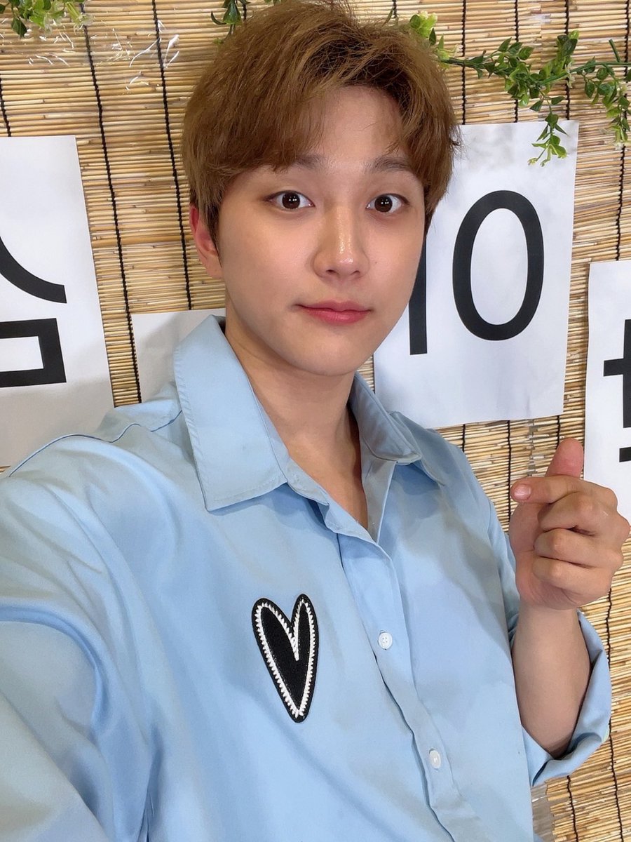 joochanfeed's tweet photo. 230330
~ Joochan Weverse Post

"주찬이의 심야식당 치킨편
솔직히 너무 맛있었다 양념이 :)"

#GoldenChild #골든차일드          
#HongJooChan #JooChan #홍주찬 #주찬 https://t.co/AITpiJn6aJ