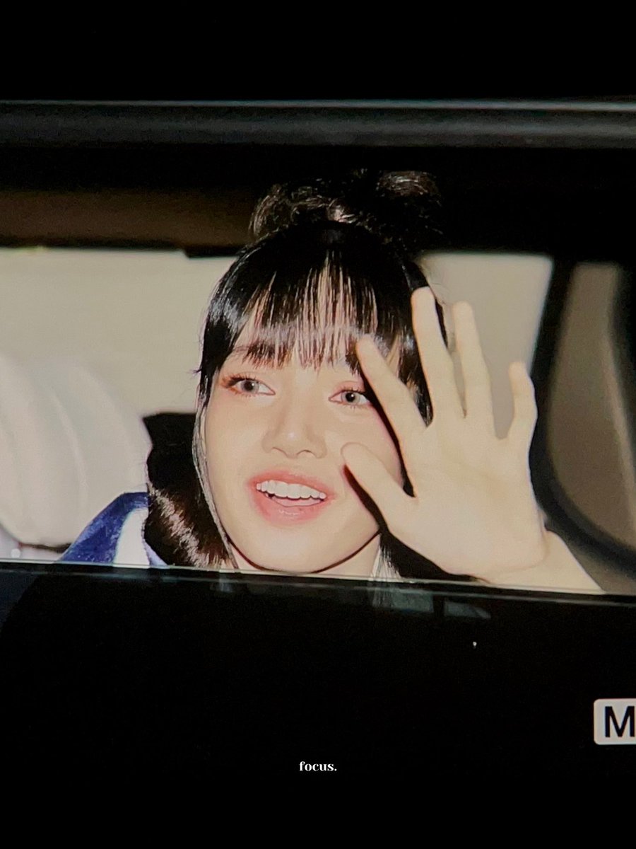 lilifocus_27's tweet photo. 230330 CELINE 🤍 

수고했어용 ㅠㅠㅠㅠ 존나 귀여워ㅓㅓ 

LALISA CELINE GIRL 
#LISAXCELINE #BLACKPINK #LISA #블랙핑크 #리사 https://t.co/yfv9kh9qdF
