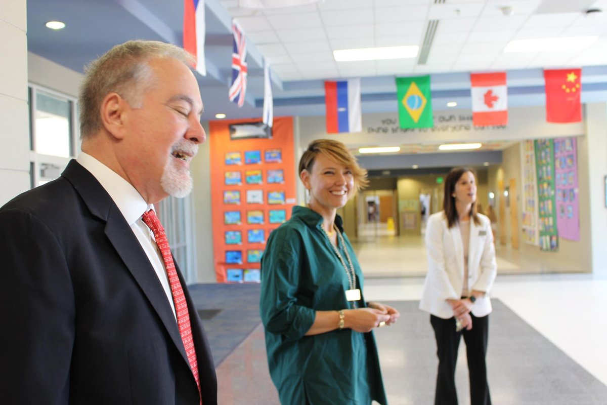 georgiadeptofed's tweet photo. Superintendent Woods surprised Brittany Nearhoof, the art teacher at McAllister Elementary School, by telling her she’s one of 10 finalists for the 2024 GA Teacher of the Year!
 
Follow us as we stop by every finalist's school to surprise them with the news! #GaTOTY #GaTOTY24 https://t.co/EwfgJ8UlSg