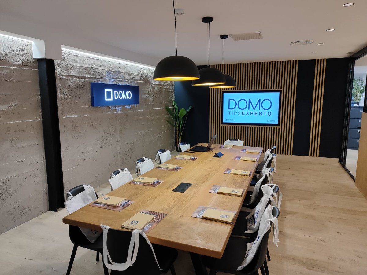 DOMObyINDALSU's tweet photo. ¡Todo preparado para #DOMOEXPERTO de #DOMODECOR mañana en la Delegación de Barcelona! Hoy en #REBUILD2023  y mañana a tope con otra formación 💪 

#UnMundoInteriorAlQueMirar #SistemasDOMO #UnMundoAlQueCuidar #CarpinteriaDeAluminio #Interiorismo #VentanaDeAluminio https://t.co/qDkWd0wgNx