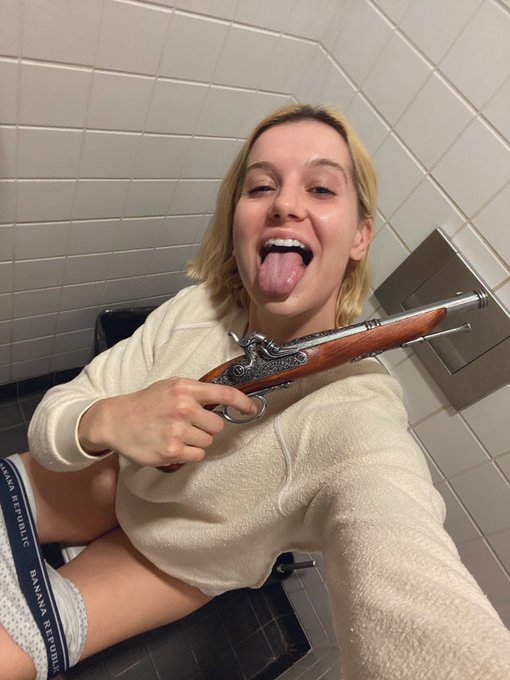 All of this Marie Antoinette discourse online seems like a good time to post this selfie I took on a<a href="/tag/mvsales"class="tags"><span>#mvsales</span></a>